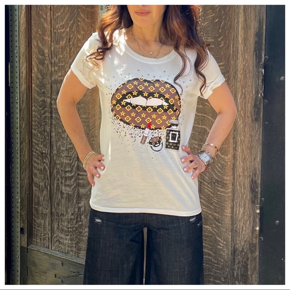 So Fabulous Stylish Lip Graphic Tee - Picture 7 of 8